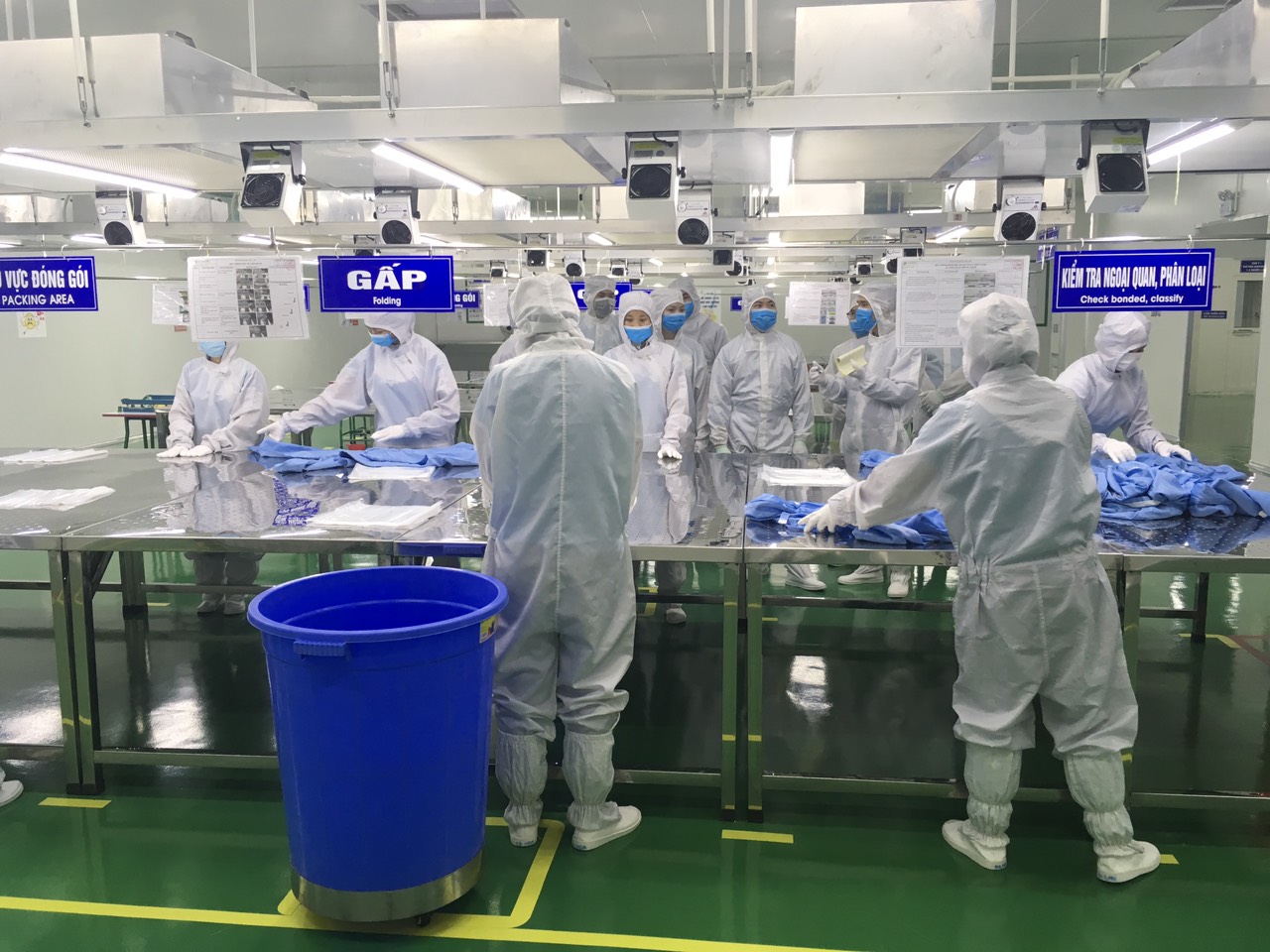 Chọn quần áo làm việc trong phòng sạch 